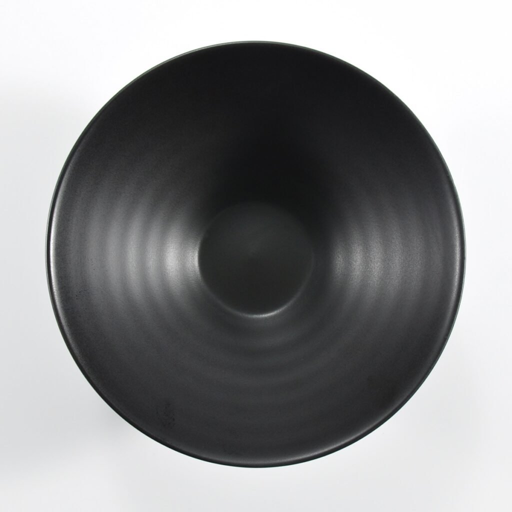 Matte black wide-rim embossed ramen bowl by Xuye Ceramics